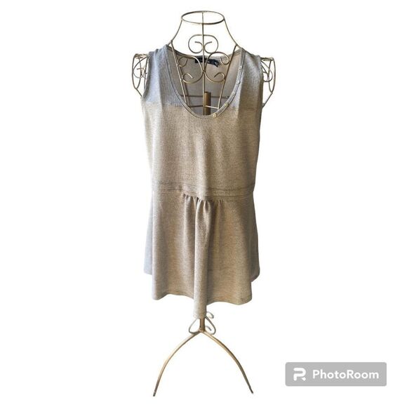 Doe & Rae grey sleeveless top with button detail size small - Picture 2 of 9